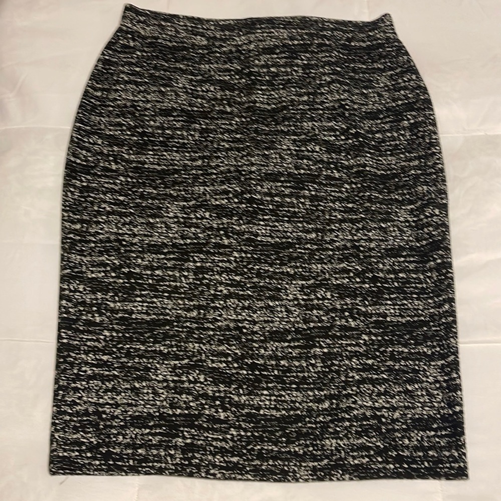 Apt 9 Aline skirt, stretchy size small